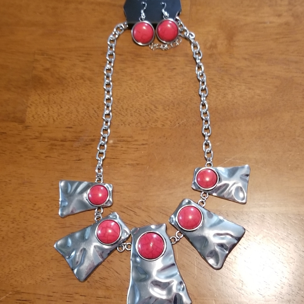 Necklace and earring set